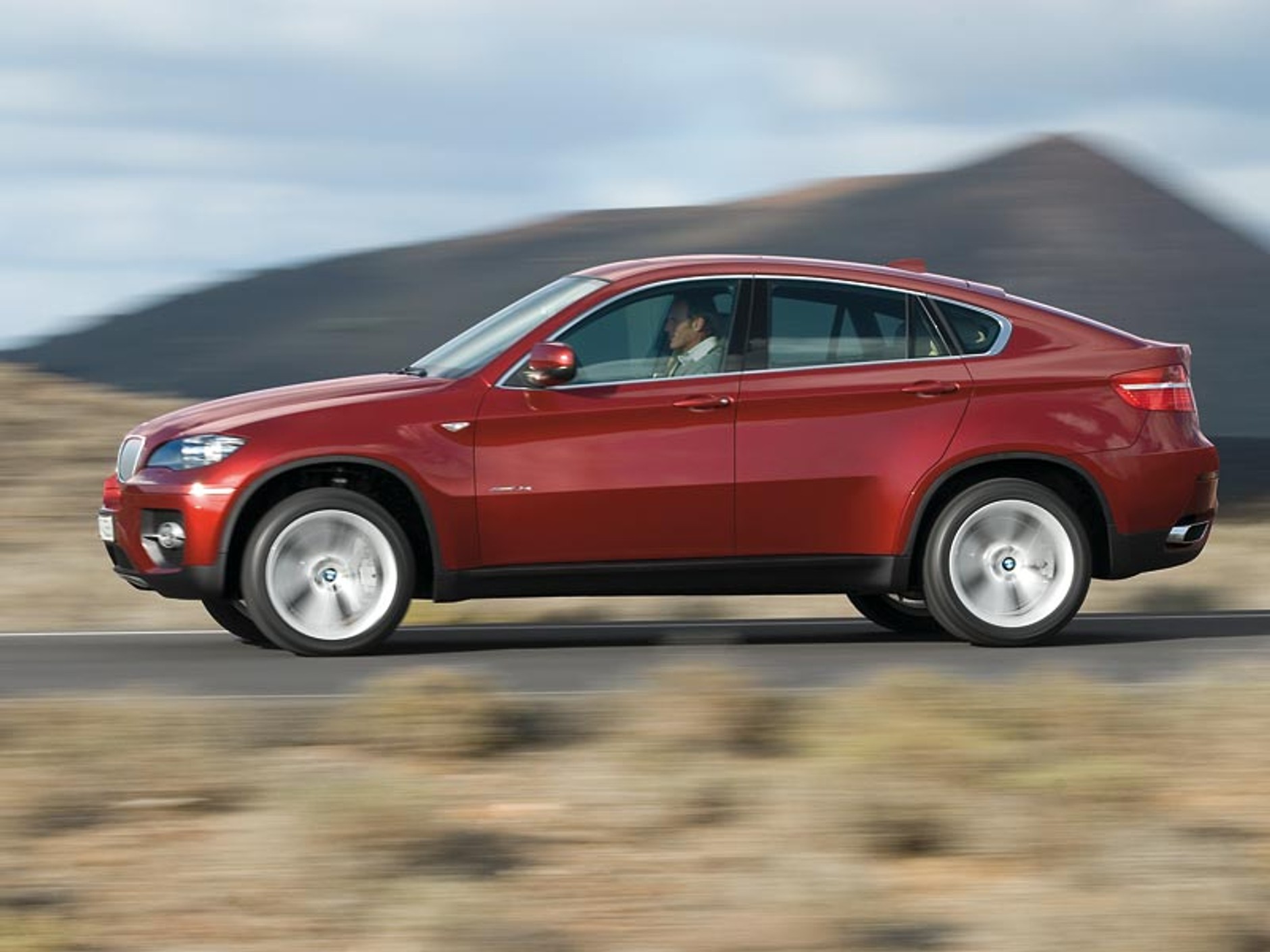 BMW X6 Sports Activity Coupé: fotogaleria, wideo i dane techniczne