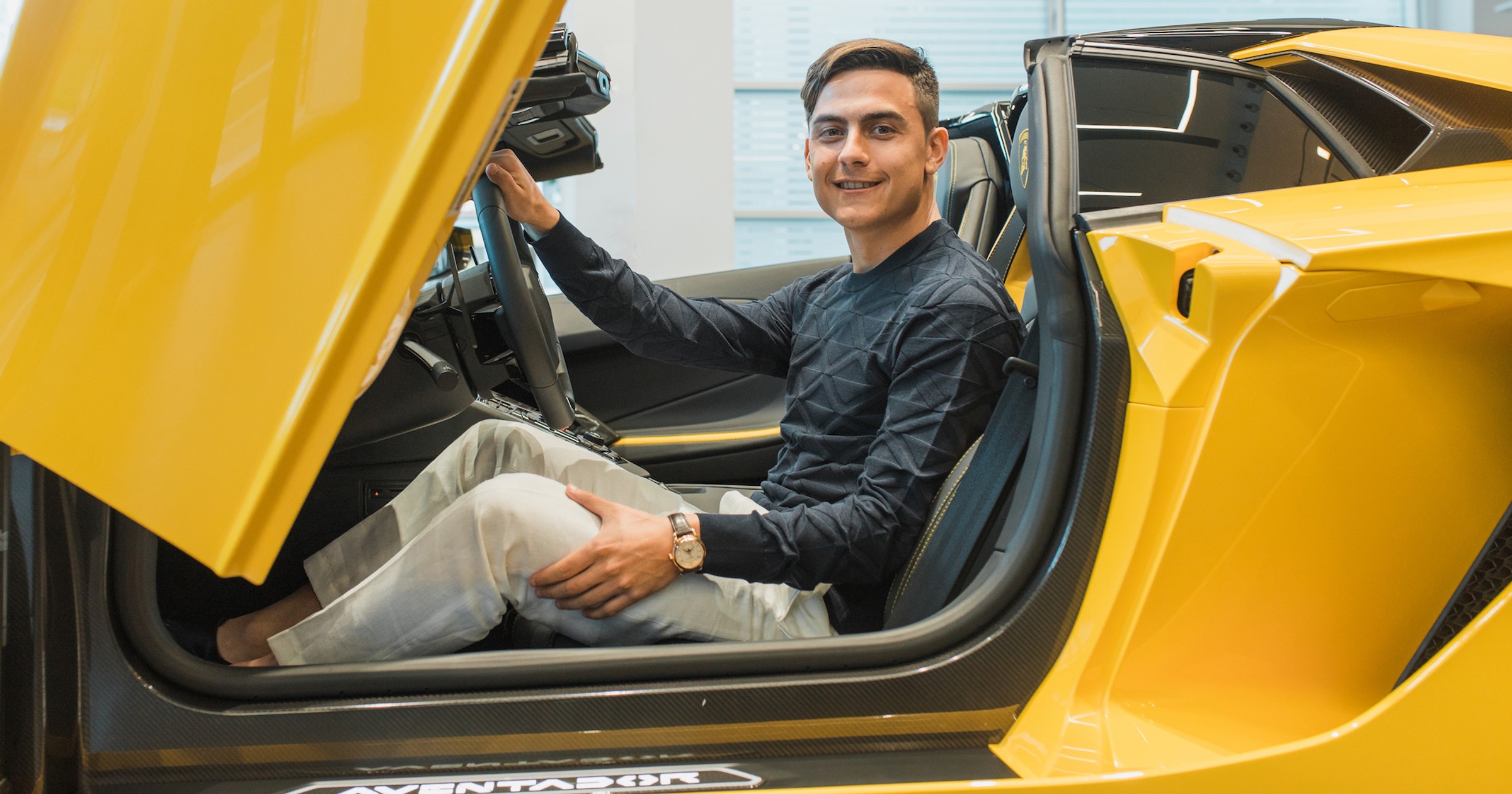 Paulo Dybala i jego nowy Aventador S