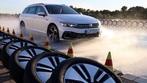 Test opon letnich w rozmiarze 215/55 R 17 – wyniki rundy kwalifikacyjnej.