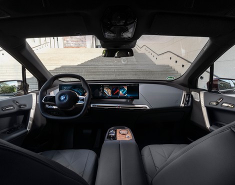 BMW iX