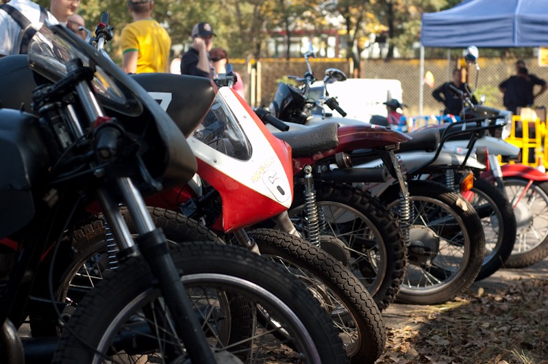 Polskie motocykle i samochody na torze FSO