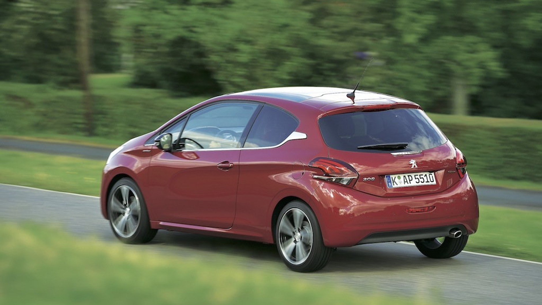 Peugeot 208 jest ładny i może się podobać. Trzeba jednak uważać na silnik 1.2 PureTech. Nie jest on może bardzo zły, ale zaniedbanie w zakresie paska rozrządu skończy się remontem silnika