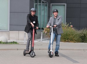 Coraz więcej kierowców ma ochotę zamienić auto na rower czy hulajnogę. Tak wynika z badań