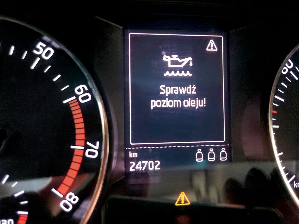 Skąd samochód wie, że brakuje oleju w silniku?