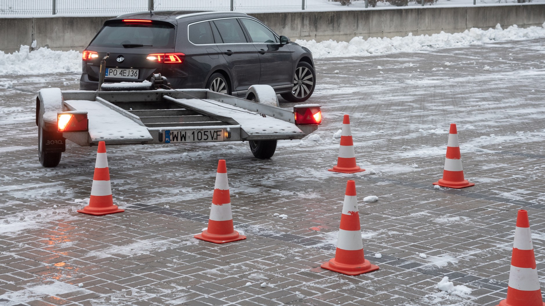 Volkswagen Passat w roli holownika