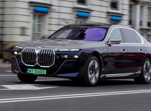 BMW i7 to nowy wymiar luksusu, który zaskakuje na wiele sposobów. Oto czym mnie urzekł