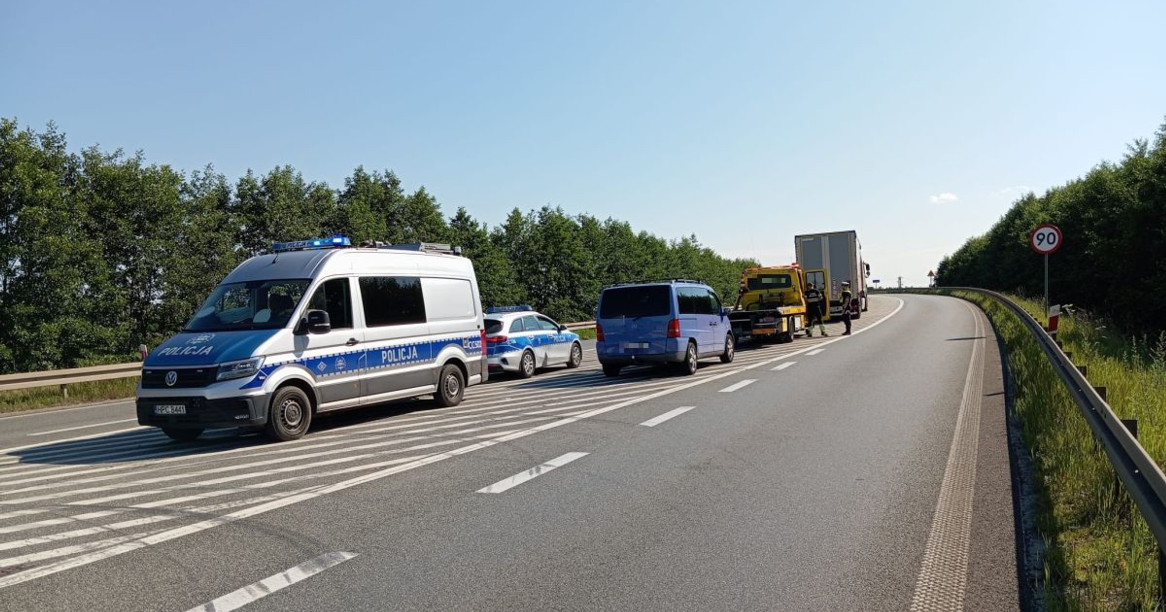 Jeden kierowca był pijany. Przyjechał po niego znajomy, również pijany