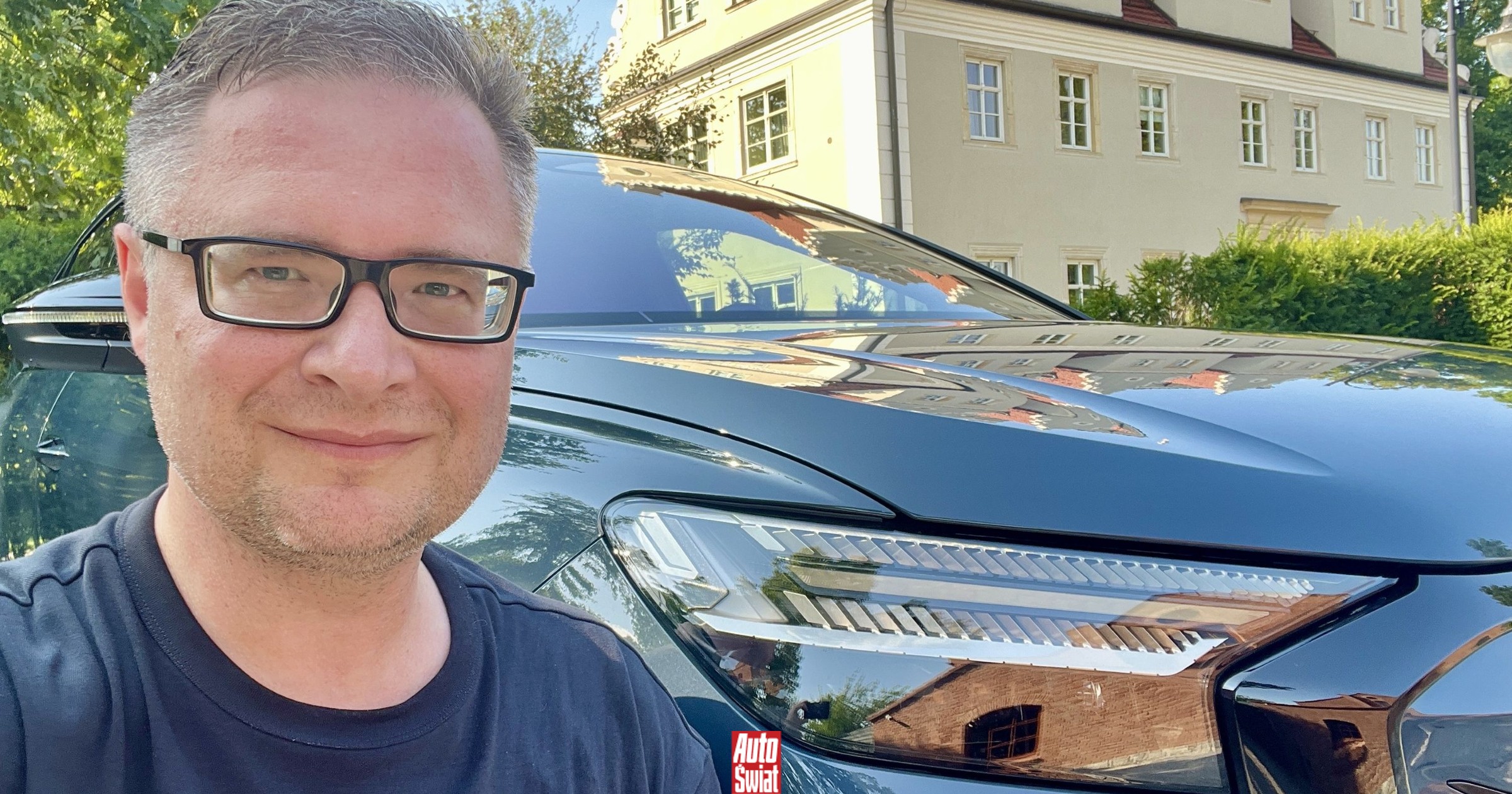 Un SUV elettrico Audi Q4 e-tron con design moderno e dettagli interni rinnovati, ma con alcune critiche sulle prestazioni e sull'ergonomia