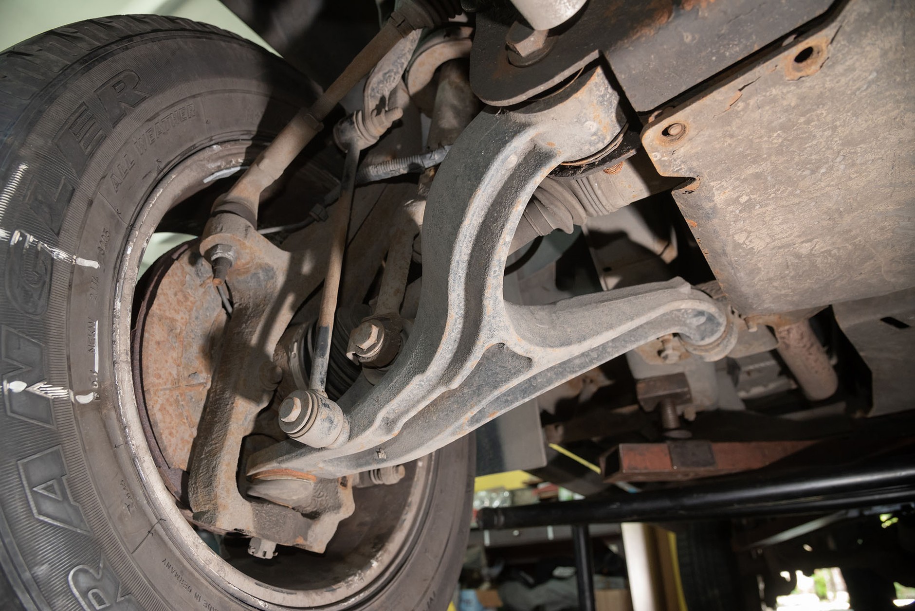 Usterki zawieszenia - koszt wymiany uszkodzonych elementów od 200 zł, koszt wymiany kompletnego zawieszenia to nawet 10 000 zł