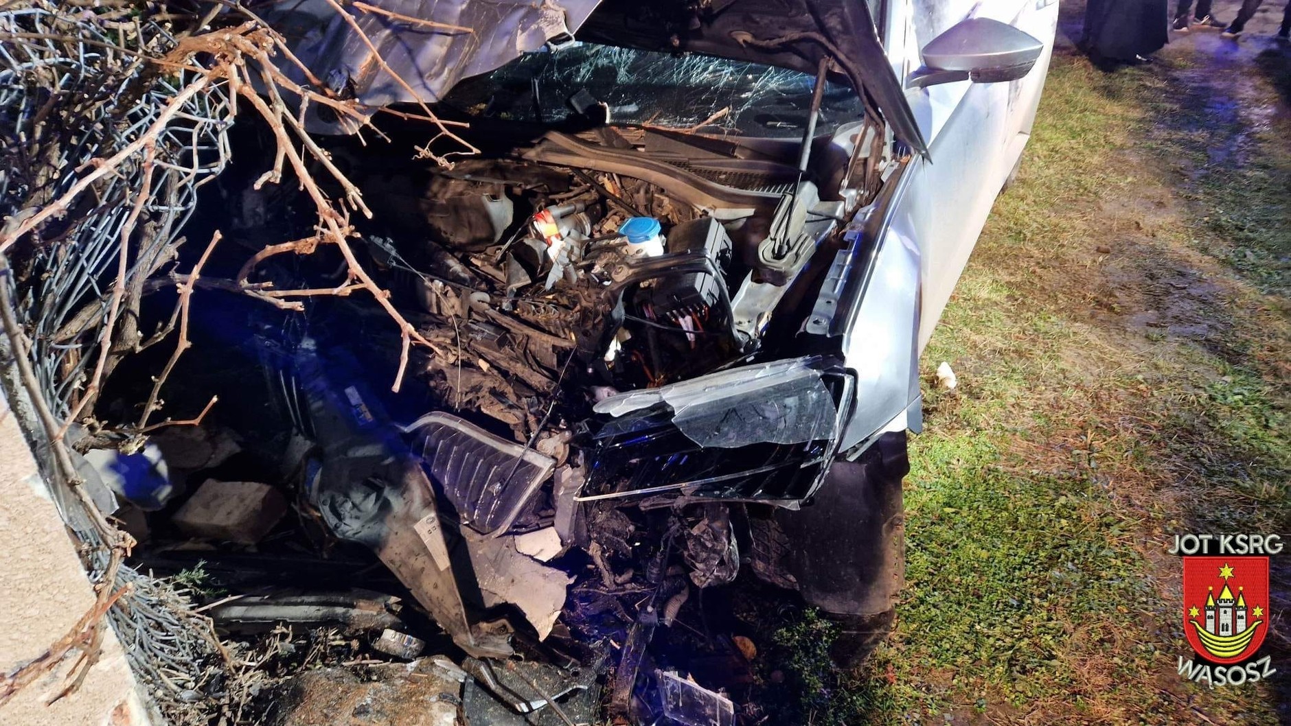 16-letni ministrant zabrał samochód księdza i uderzył w dom