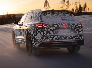 Volkswagen Touareg po liftingu na ostatnich testach. Dostanie kontrowersyjną innowację