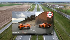 Wyścig dwóch Ferrari na trasie A1. Tragedia wisiała w powietrzu [WIDEO]