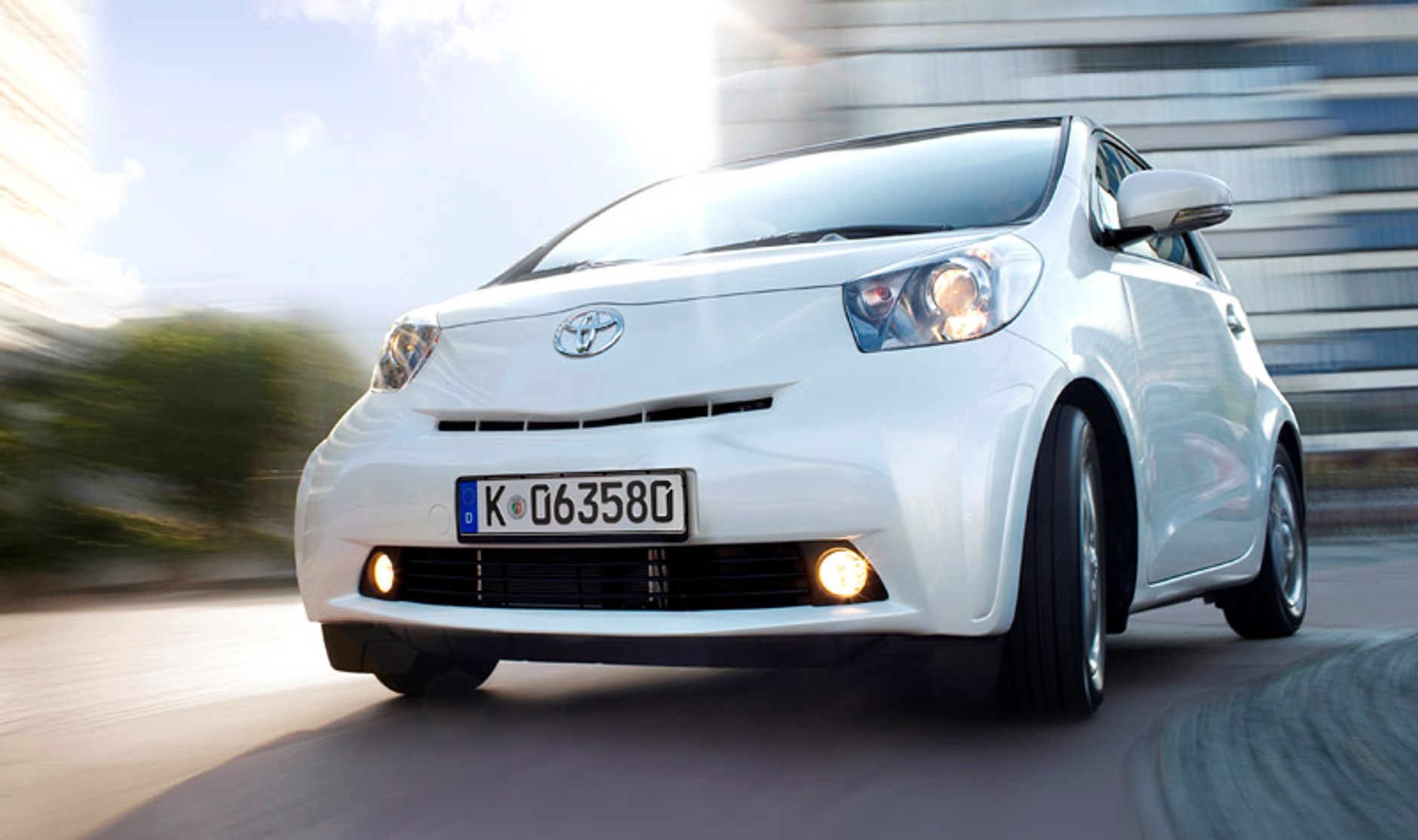 Paryż 2008: Toyota iQ – pierwsze informacje i fotografie wersji seryjnej