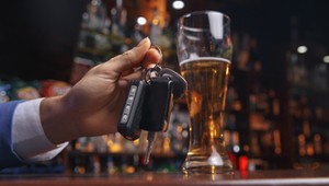 Konfiskata samochodów pijanych kierowców: państwo walczy z pijakami, ale nie walczy z pijaństwem