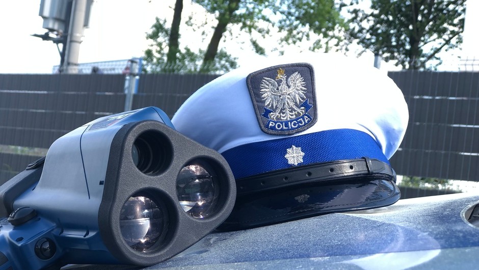 Obraz pochodzący z serwisu https://zambrow.policja.gov.pl/p15/aktualnosci/95475,KOLEJNI-KIEROWCY-STRACILI-PRAWA-JAZDY-ZA-PRZEKROCZENIE-PREDKOSCI.html