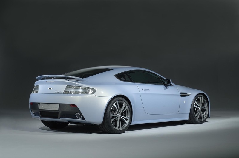 Aston Martin pojawił się w Polsce, na drogach będzie teraz piękniej
