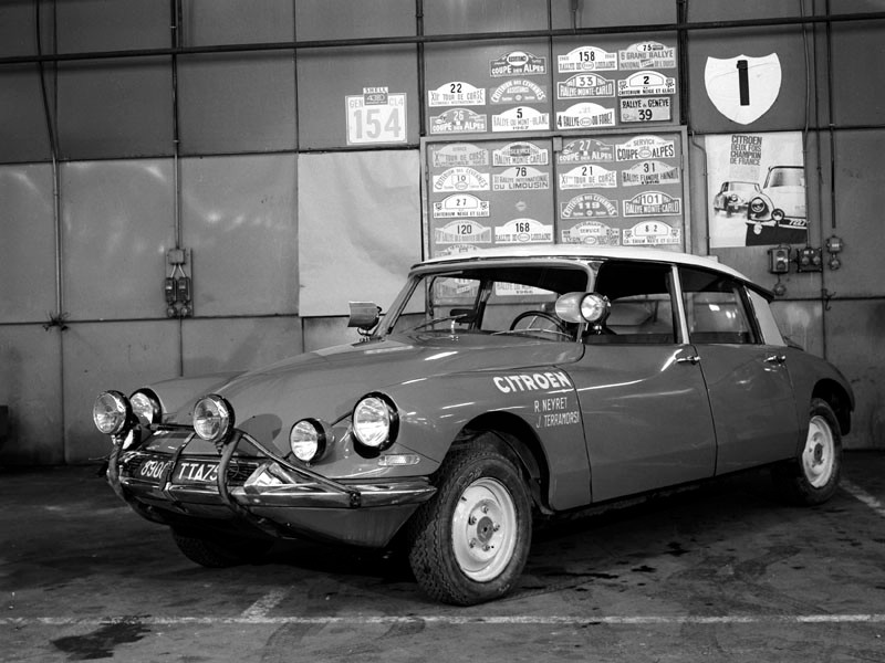 50 kultowych aut w Paradzie Zabytkowych Citroënów w Warszawie (3.10)