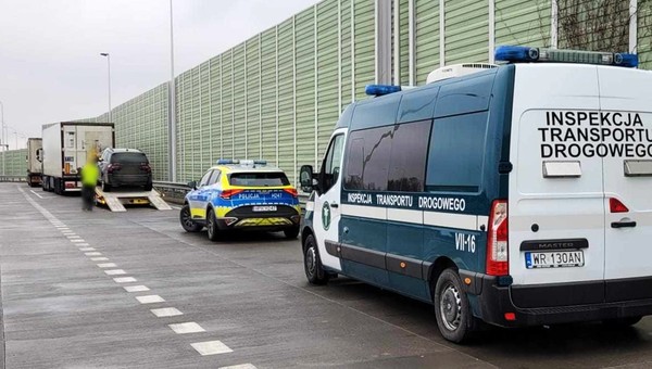 Inspektorzy ITD wykryli zakłócenie impulsatora. Długo się nie głowili, co jest nie tak