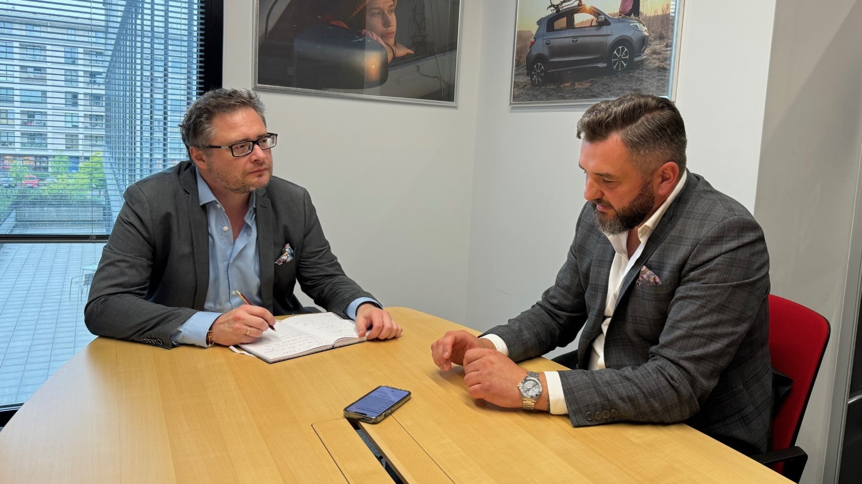 Piotr Laube (po prawej), dyrektor zarządzający Astary w Polsce i szef marki Nissan w naszym kraju