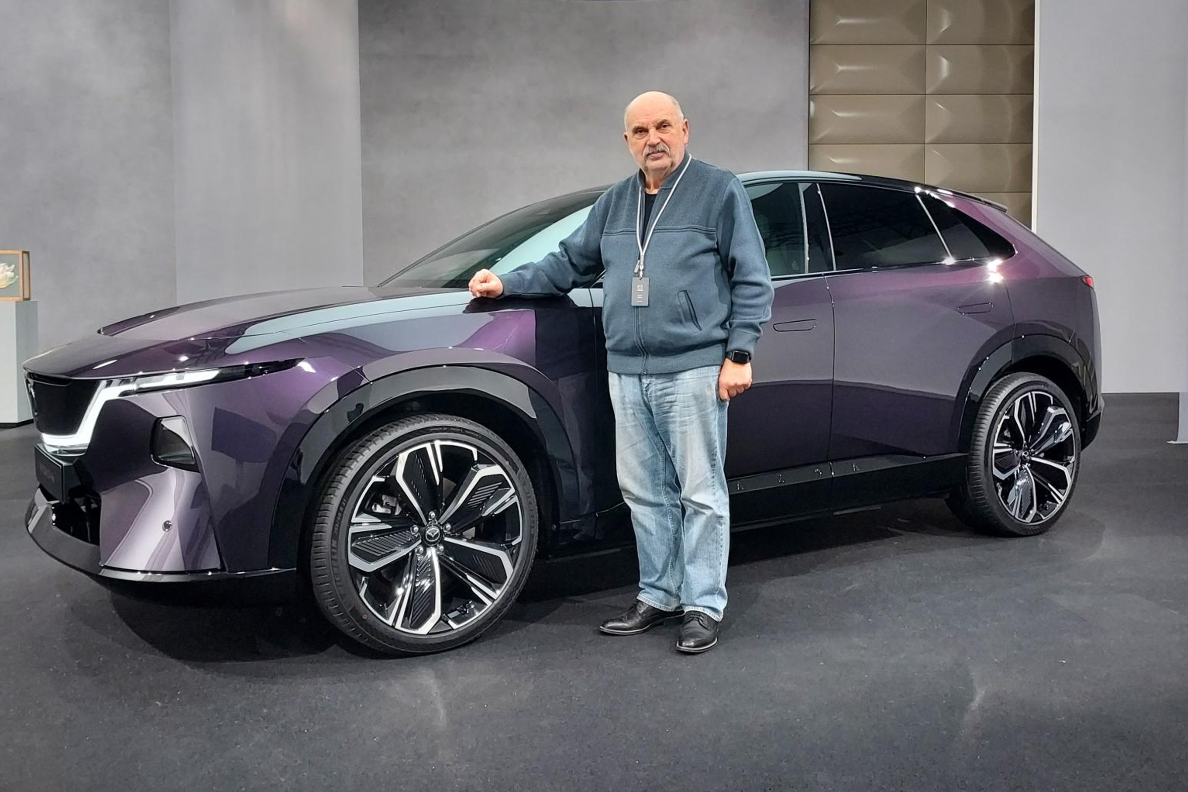 Pierwsze spotkanie z Mazdą CX-6e. Zaskakuje dużym 26-calowym ekranem