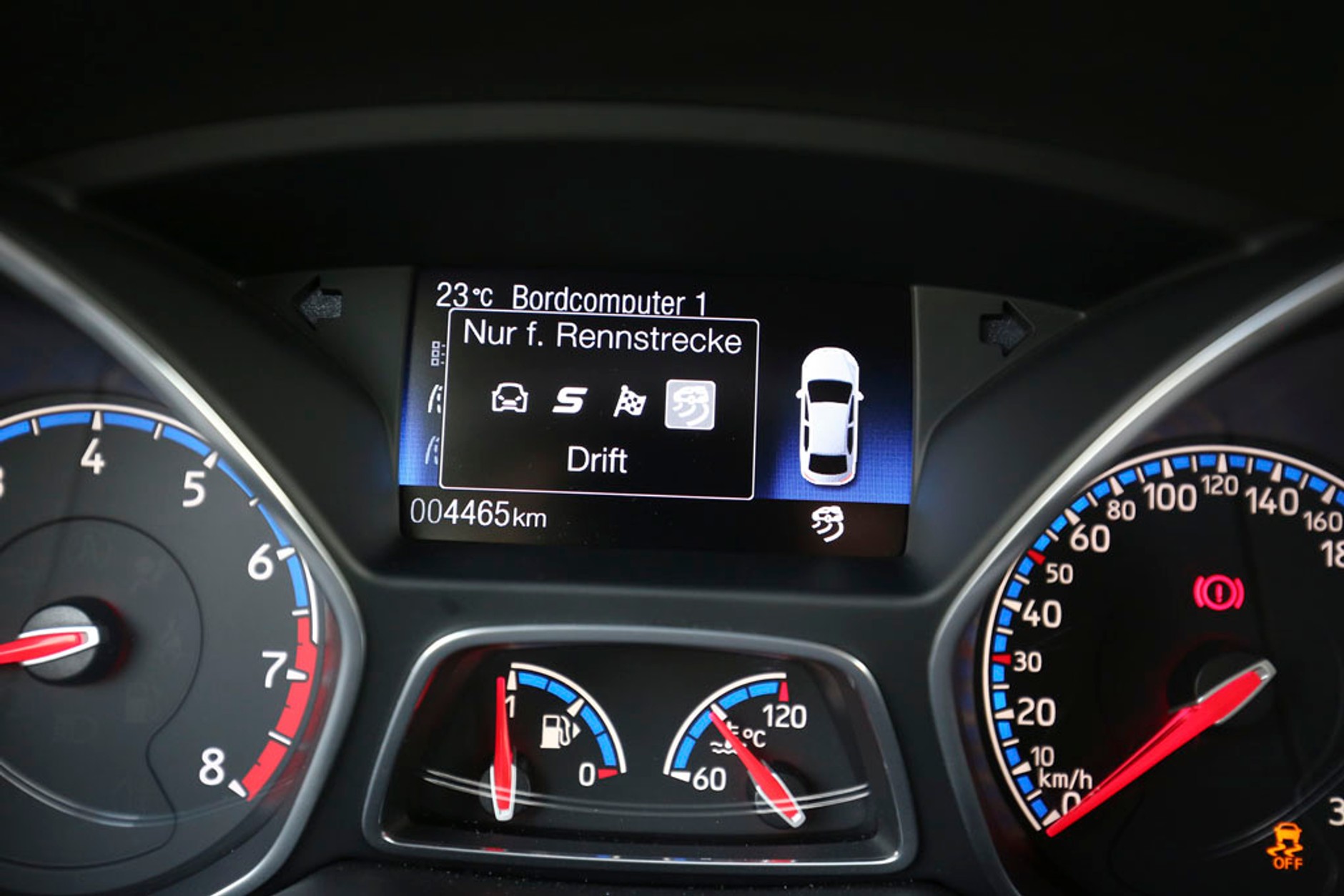 Honda Civic Type R kontra Ford Focus RS - który hot-hatch jest lepszy na torze?