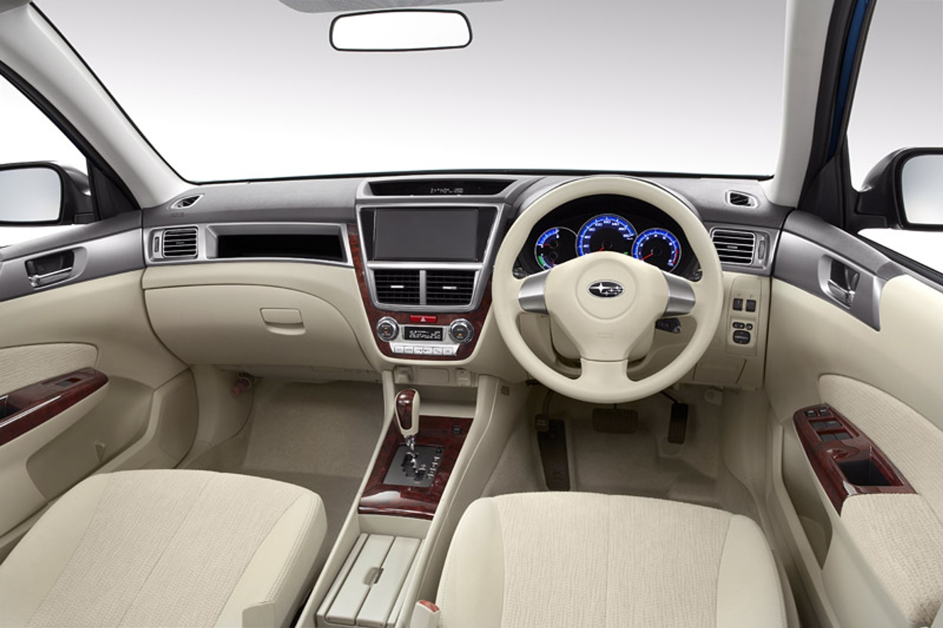 Subaru Exiga: pierwsze zdjęcia i informacje