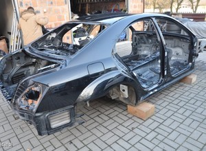 Kolejna "dziupla" w rękach policji – auta pochodziły z Niemiec