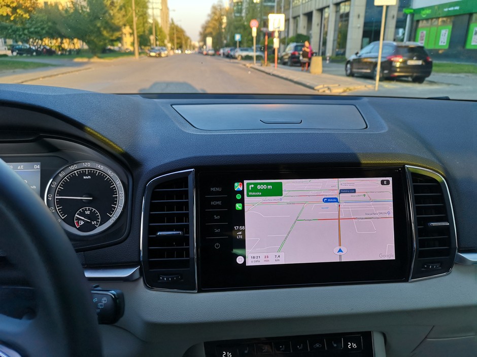 Google Maps w Apple CarPlay