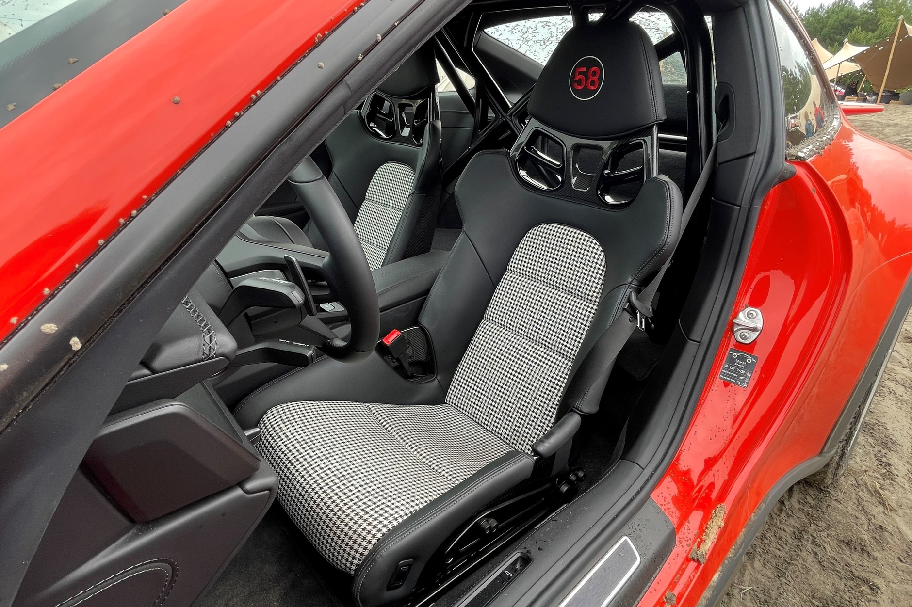 Porsche 911 Dakar RED58 Special w hołdzie Sobiesławowi Zasadzie