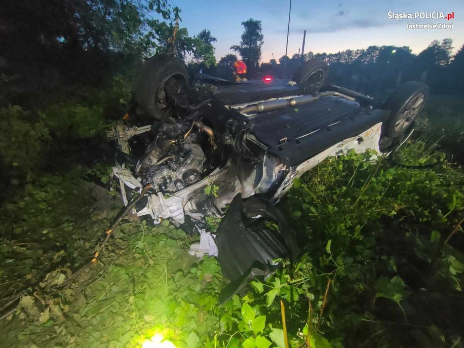 Stracił panowanie i uderzył w drzewo. Tragedia w Jastrzębiu-Zdroju