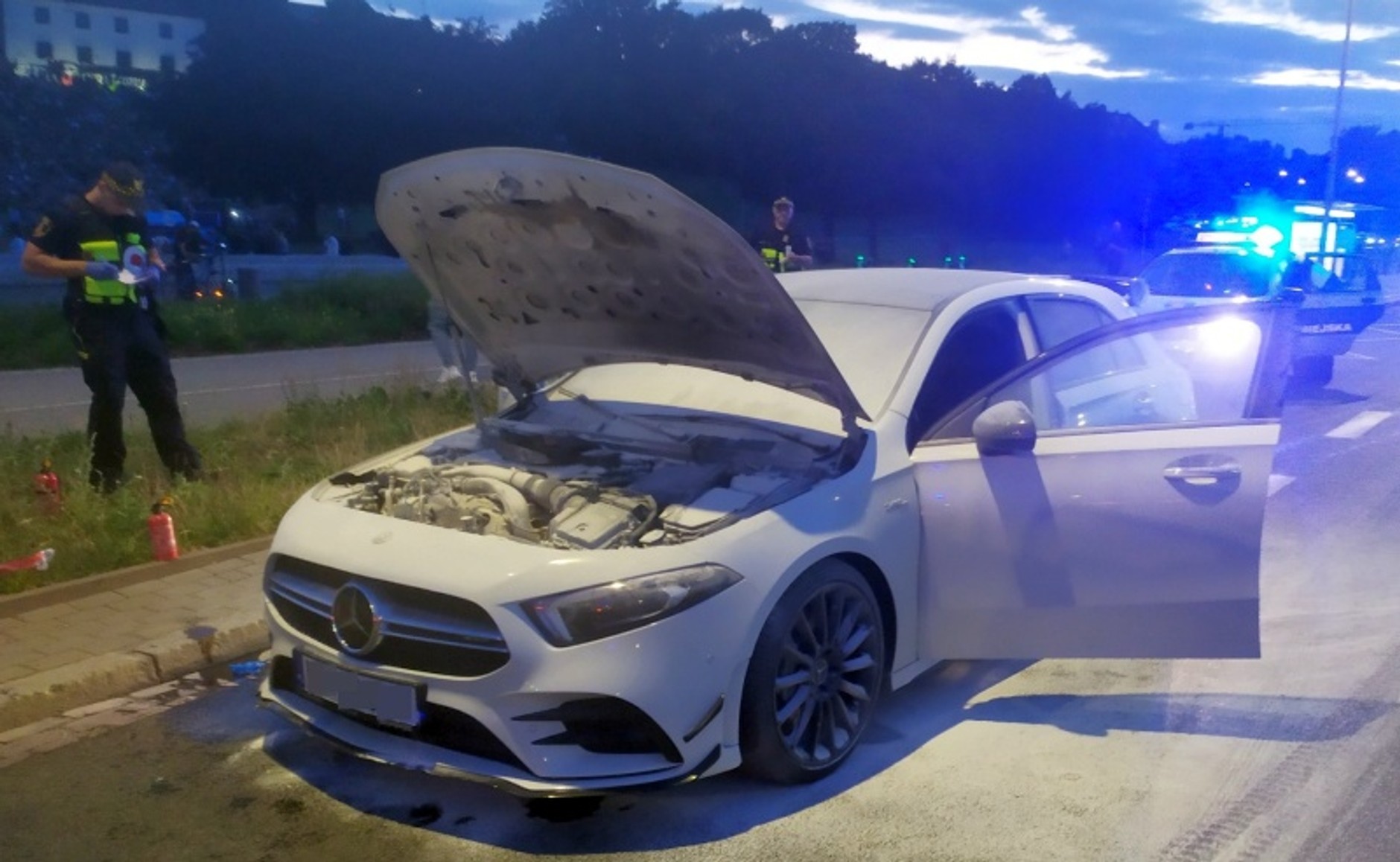 2024 07 pozar mercedesa 03