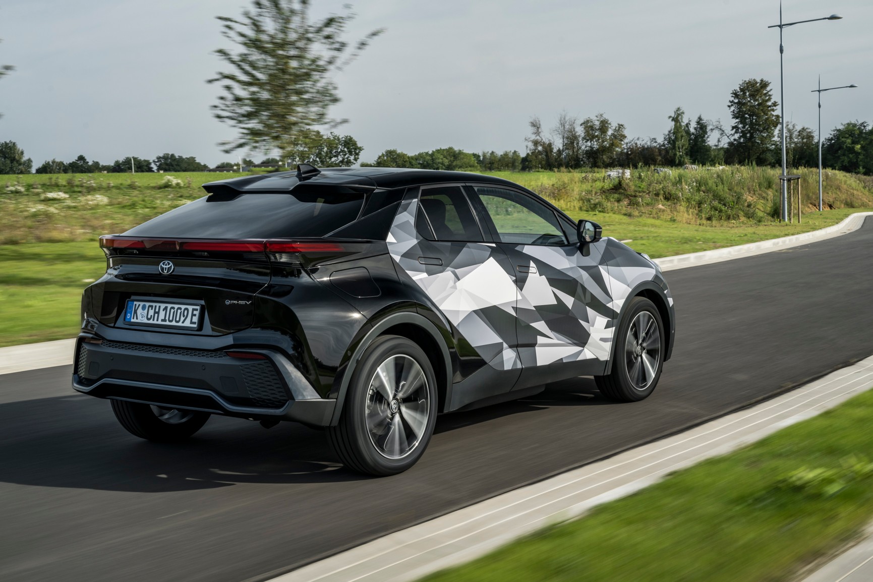 Nowa Toyota CHR Plug-in Hybrid