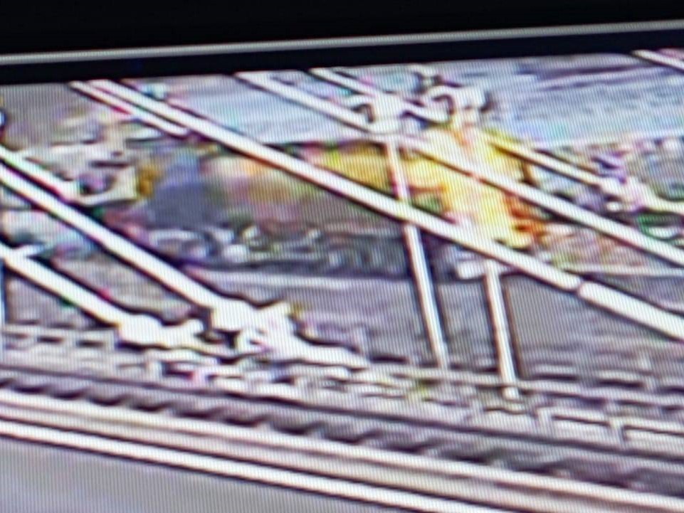 Policja prosi o kontakt świadków wypadku, w którym uczestniczyła widoczna na zdjęciu ciężarówka