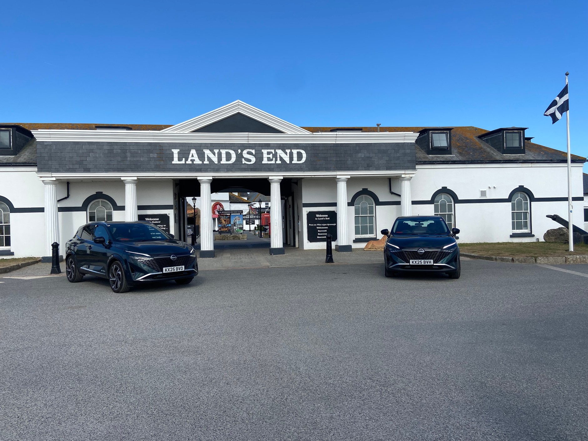 Zasięg jak w dieslu, wrażenia jak w elektryku – Nissan Qashqai e-POWER przejechał wzdłuż Wielką Brytanię i dotarł na metę z zapasem paliwa