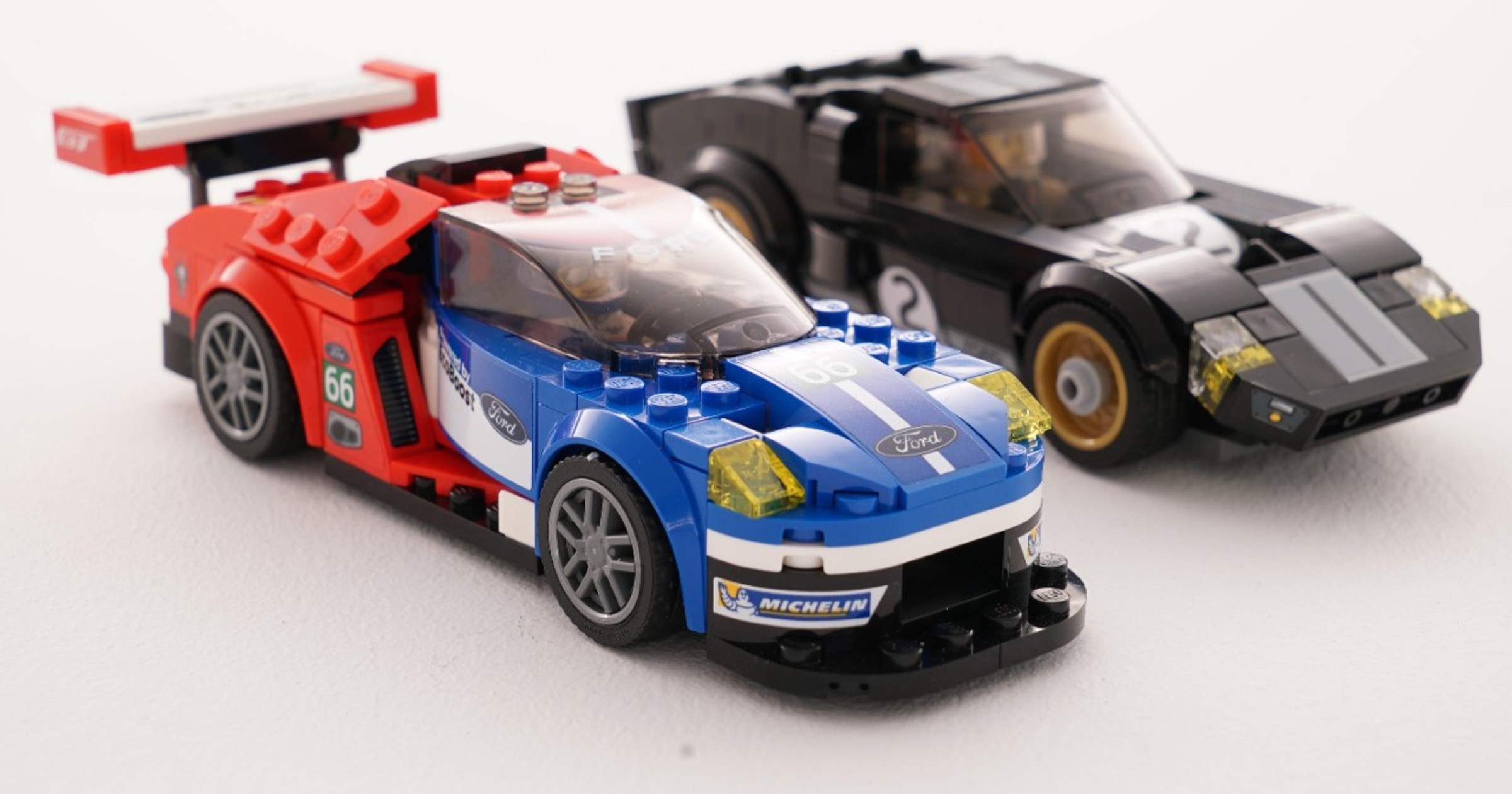 Wyścigowe Fordy z klocków LEGO