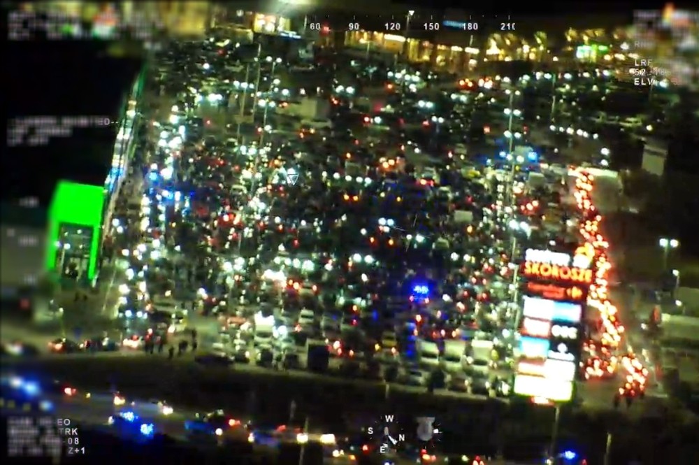 Akcja policji przeciw nielegalnym wyścigom — widok z helikoptera