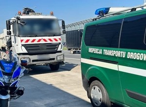 Inspektorzy ITD aż wyjęli kluczyki ze stacyjki. Zaczęło się od piasku