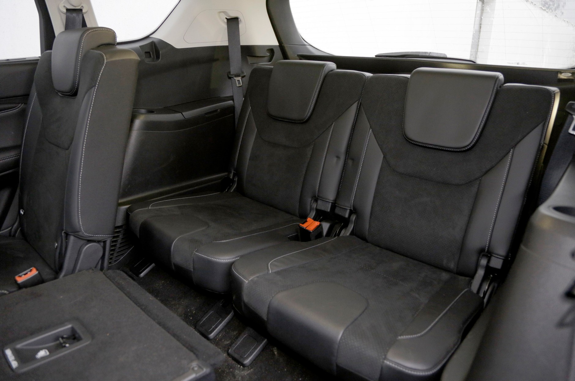 21. Ford S-Max – cena od 135 750 zł. Trzeci rząd siedzeń za dopłatą (w zależności od wersji od 4100 do 7300 zł).