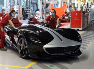 Przeszło 63 tys. zł premii! Tyle ma dostać każdy pracownik Ferrari