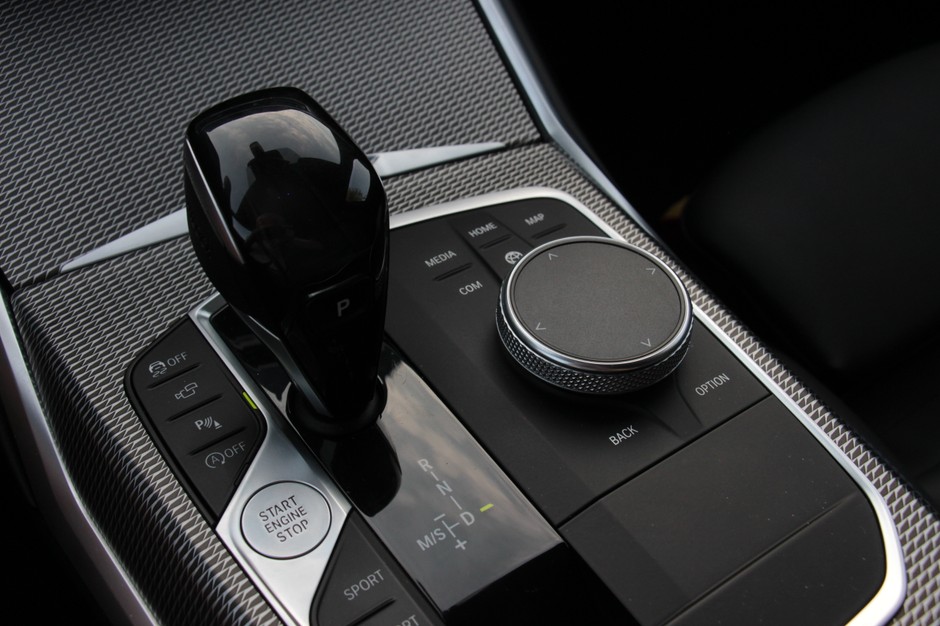BMW 330i