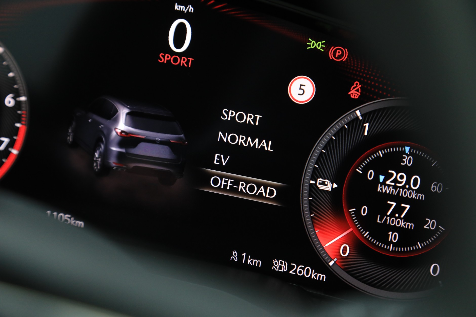 Do wyboru 4 tryby jazdy, w tym Off-road, który dostosowuje pracę napędu 4x4 do jazdy w terenie (prześwit 175 mm).