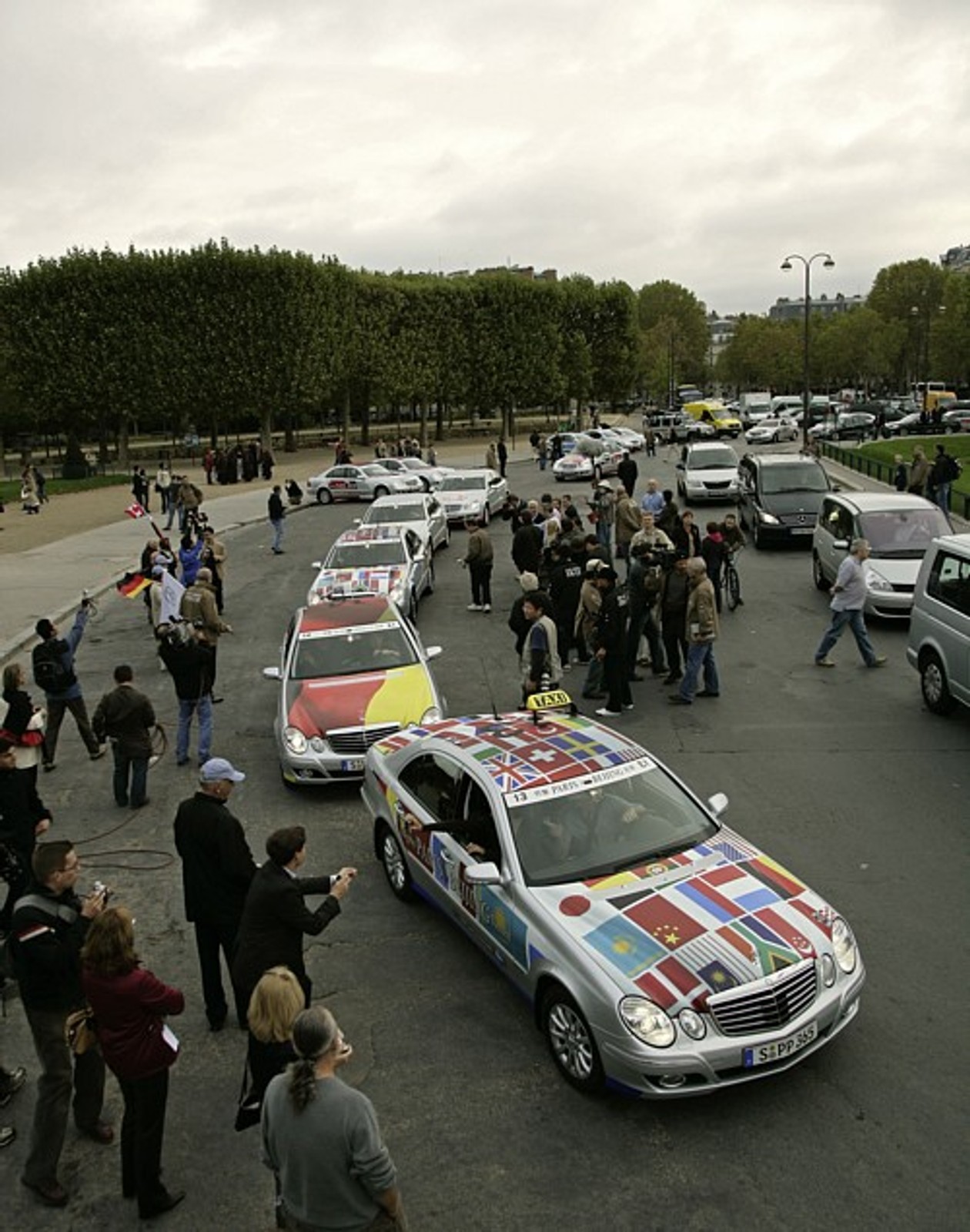 Uczestnicy rajdu Paryż - Pekin w Warszawie