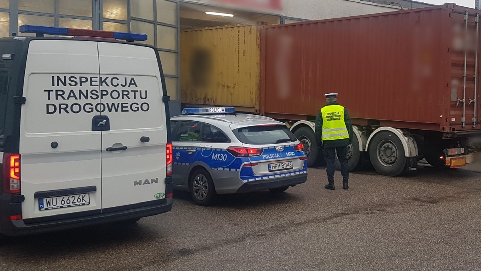 Inspektorzy ITD odkryli "pchełkę" w ciężarówce. Przewoźnik w tarapatach