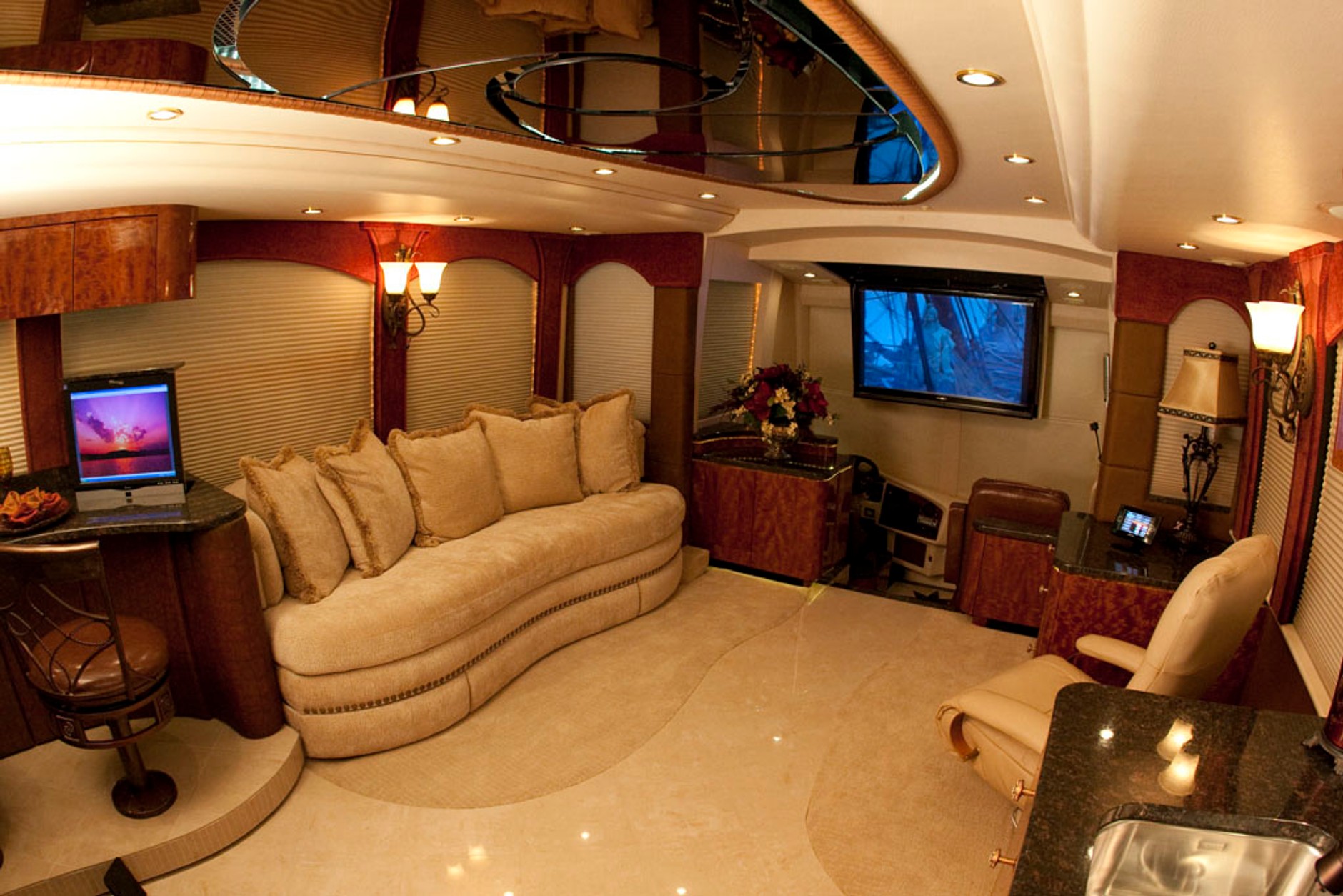 Obrzydliwie luksusowe posiadłości na kołach