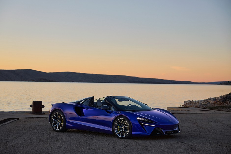 McLaren Artura Spider
