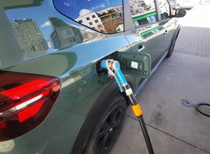 Najtaniej jeździ się na LPG, a najdrożej... rząd to wyliczył
