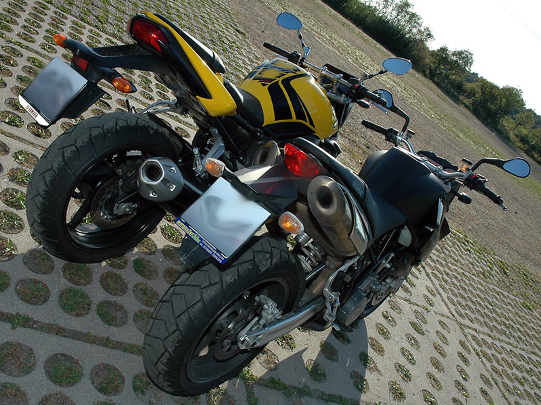 KTM 990 SuperDuke vs. Yamaha FZ1 (test porównawczy)