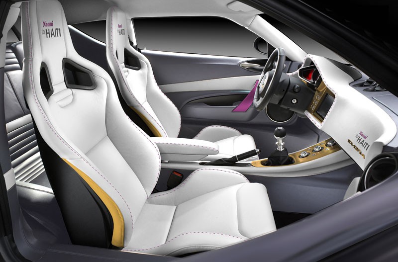 Naomi Campbell i Lotus Evora pomagają Haiti