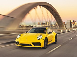 Porsche 911 Carrera T - mniej masy to więcej frajdy