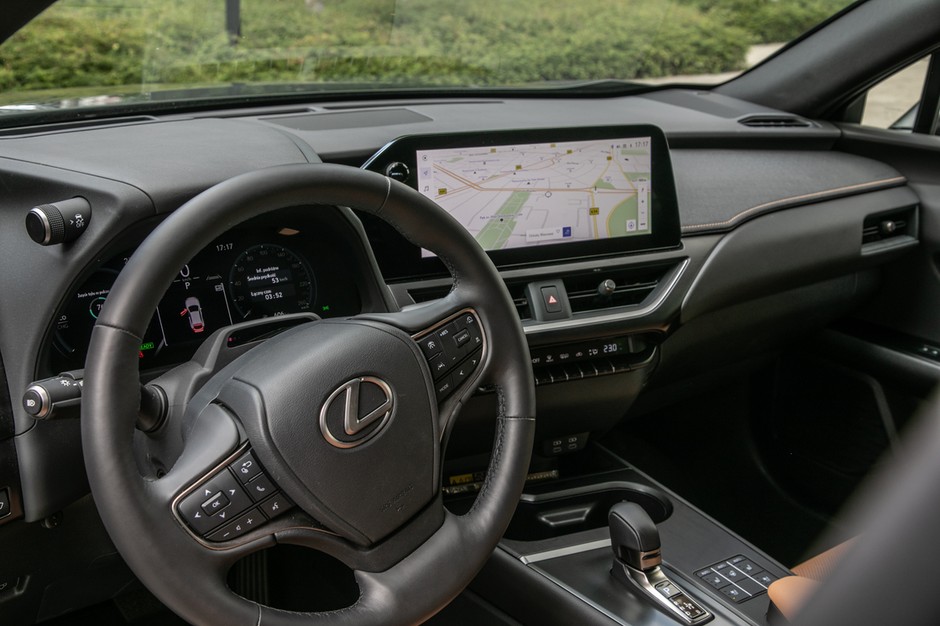 Lexus UX 2025